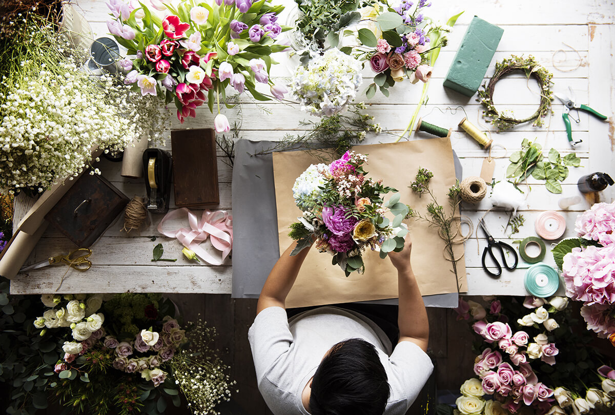 Mixed Flower Bouquets for Spring: What to Send and Why