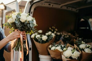 Why Fresh Flower Delivery Matters (and How Florists Keep Blooms Fresh)